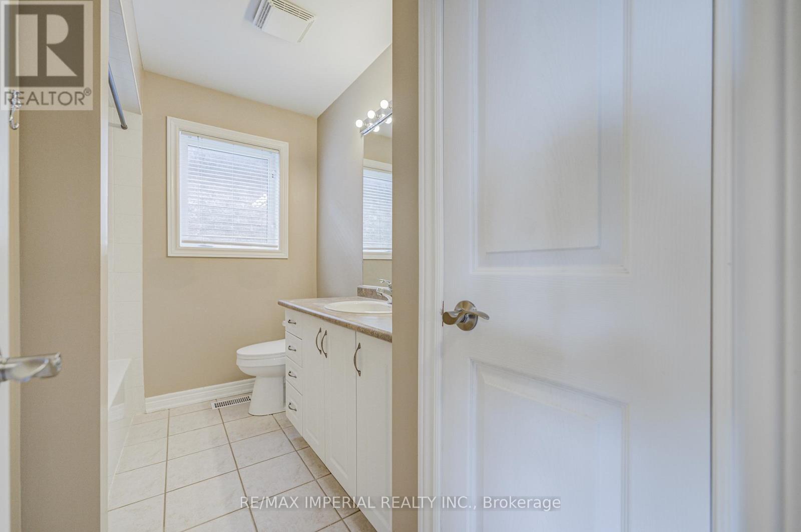 1233 Agram Drive, Oakville, Ontario  L6H 7P1 - Photo 34 - W13704288