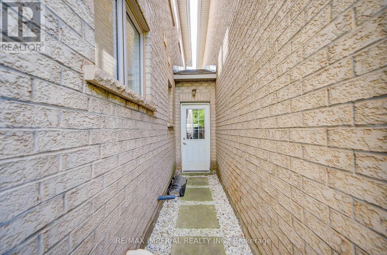 1233 Agram Drive, Oakville, Ontario  L6H 7P1 - Photo 44 - W13704288