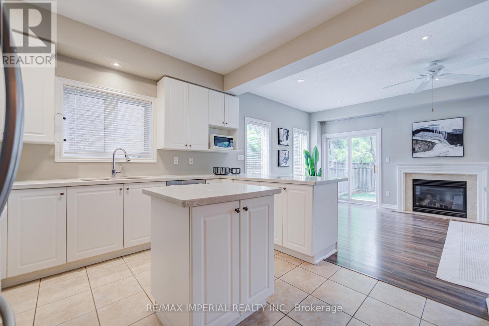 1233 Agram Drive, Oakville, Ontario  L6H 7P1 - Photo 9 - W13704288