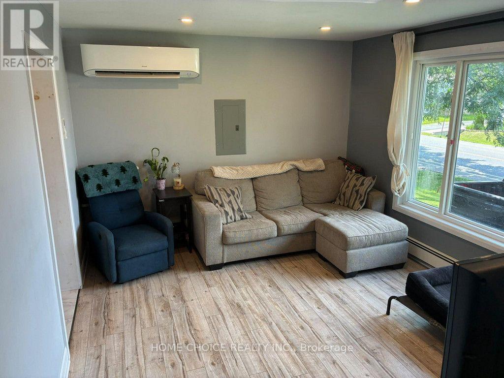 Unit 2 (Upper Unit) - 50 Fringewood Drive, Ottawa, Ontario K2S 1T8 - Photo 3 - X13694068