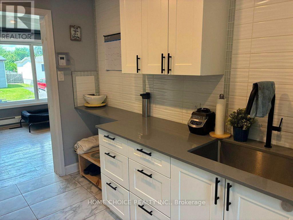 Unit 2 (Upper Unit) - 50 Fringewood Drive, Ottawa, Ontario K2S 1T8 - Photo 8 - X13694068
