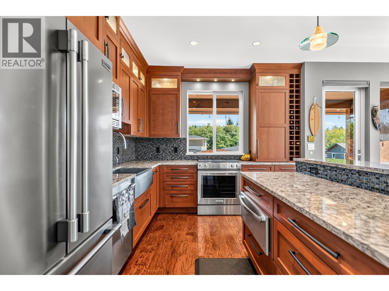 9326 Jorgensen Place, Halfmoon Bay, British Columbia  V7Z 1B4 - Photo 13 - R3158056