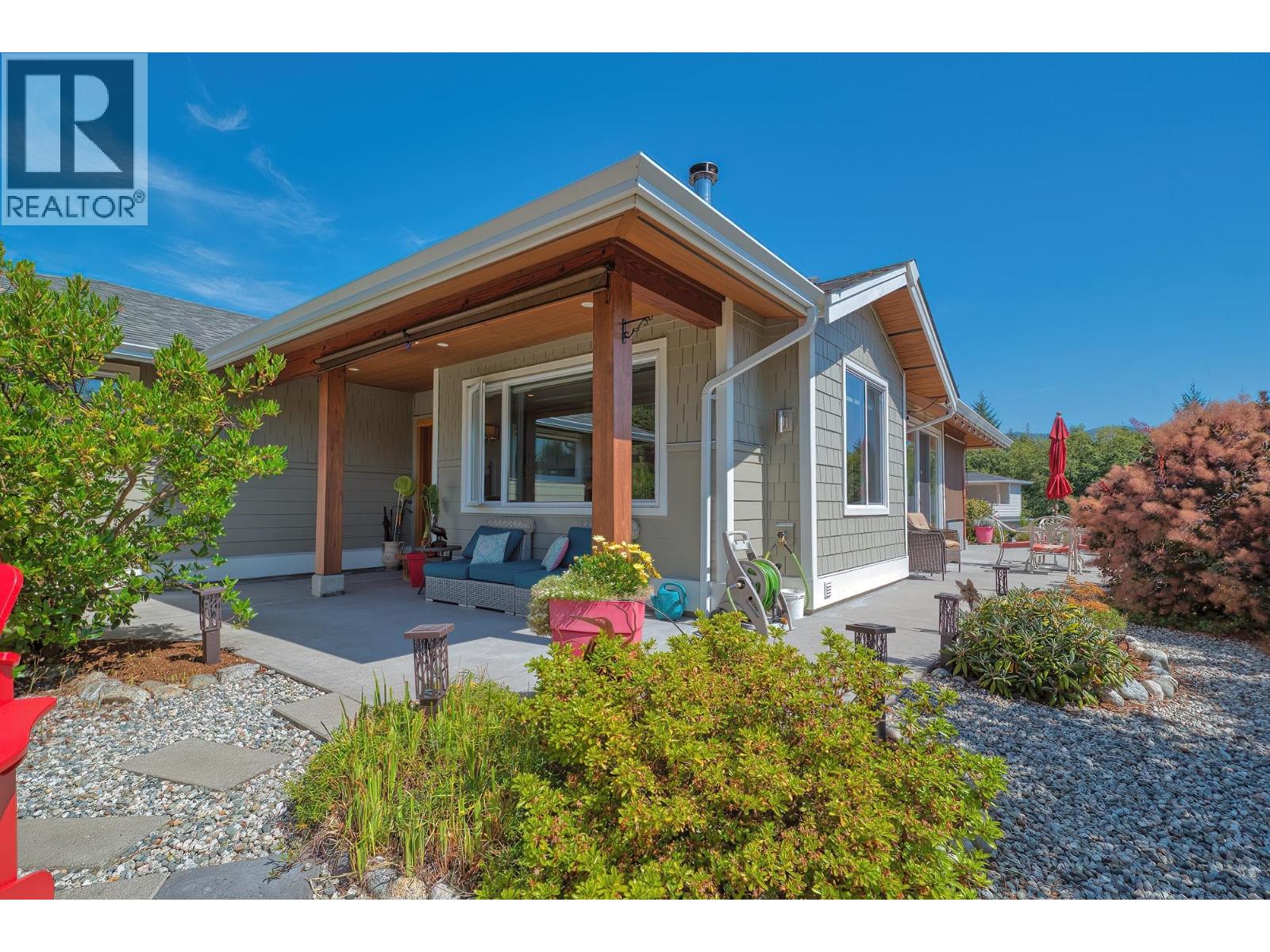 9326 Jorgensen Place, Halfmoon Bay, British Columbia  V7Z 1B4 - Photo 4 - R3158056