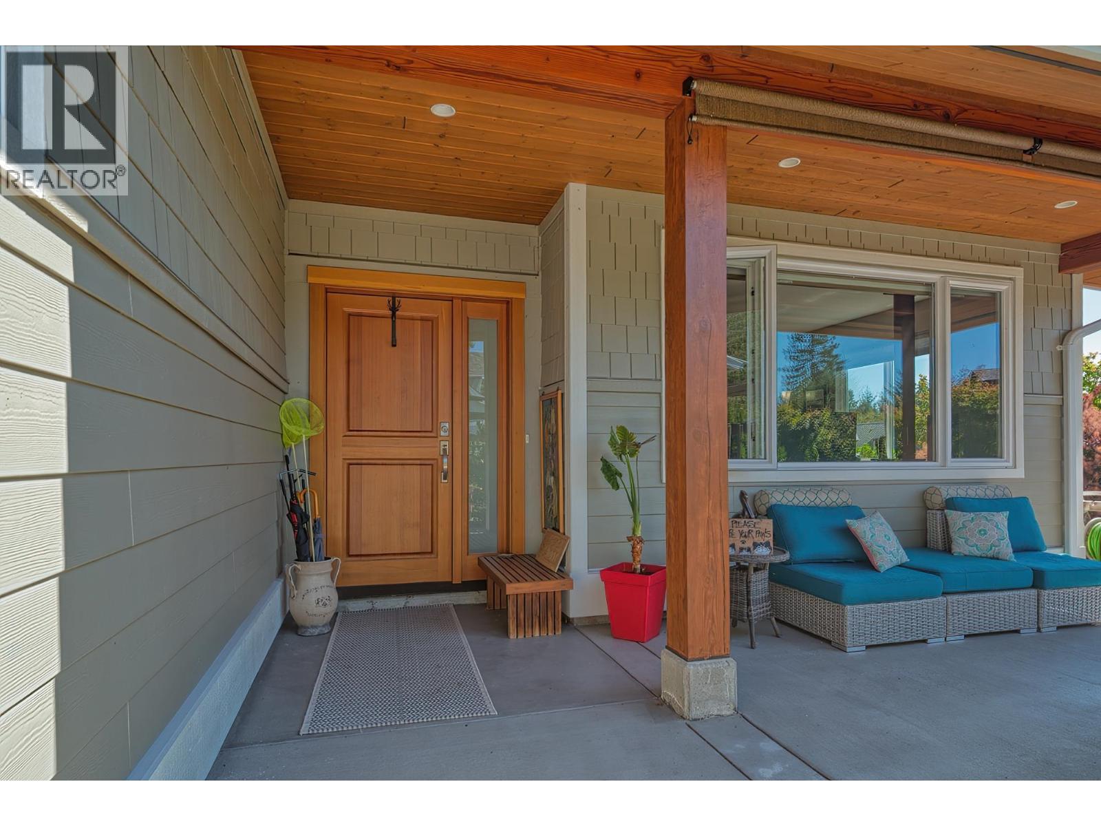 9326 Jorgensen Place, Halfmoon Bay, British Columbia  V7Z 1B4 - Photo 5 - R3158056