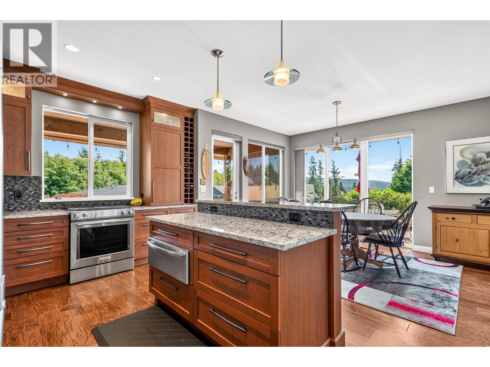 9326 Jorgensen Place, Halfmoon Bay, British Columbia  V7Z 1B4 - Photo 6 - R3158056