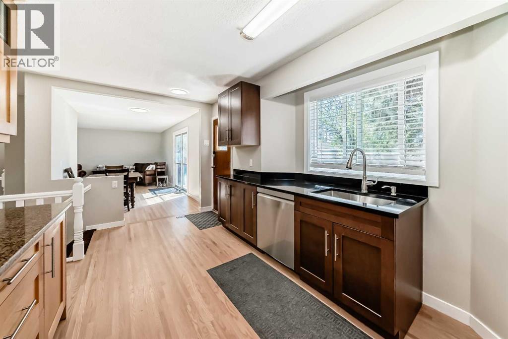 5007 Vallance Crescent Nw, Calgary, Alberta  T3A 0T7 - Photo 6 - A2310387