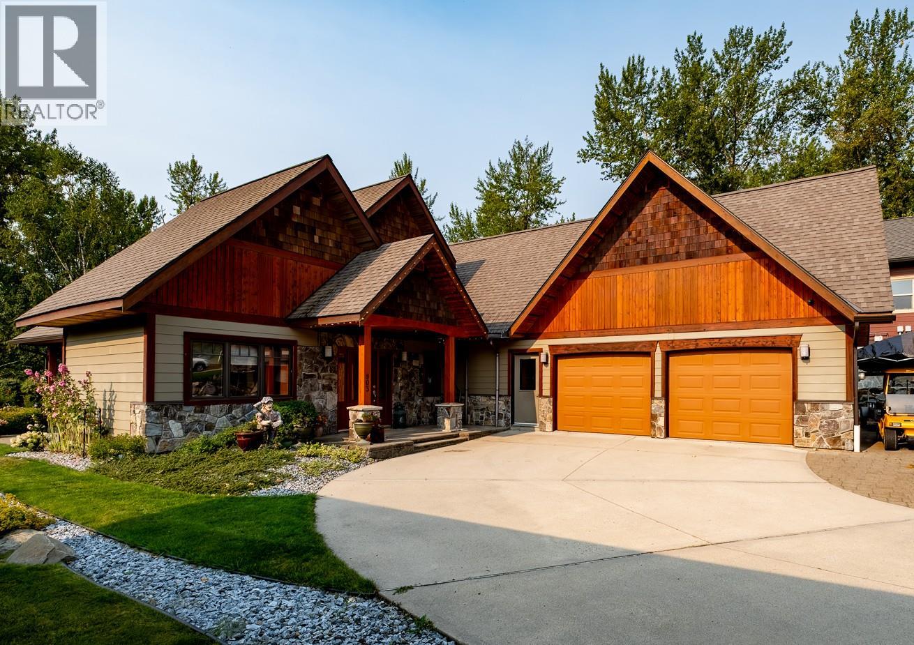 903 Redstone Drive, Rossland, British Columbia  V0G 1Y0 - Photo 2 - 10398064