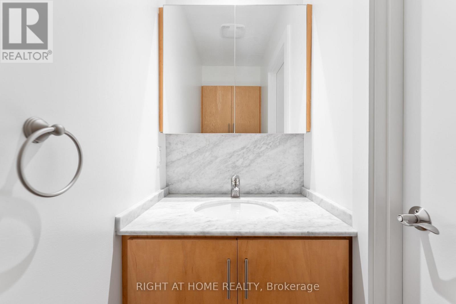 49 Tottenham Road, Toronto, Ontario  M3C 2J5 - Photo 16 - C13704312