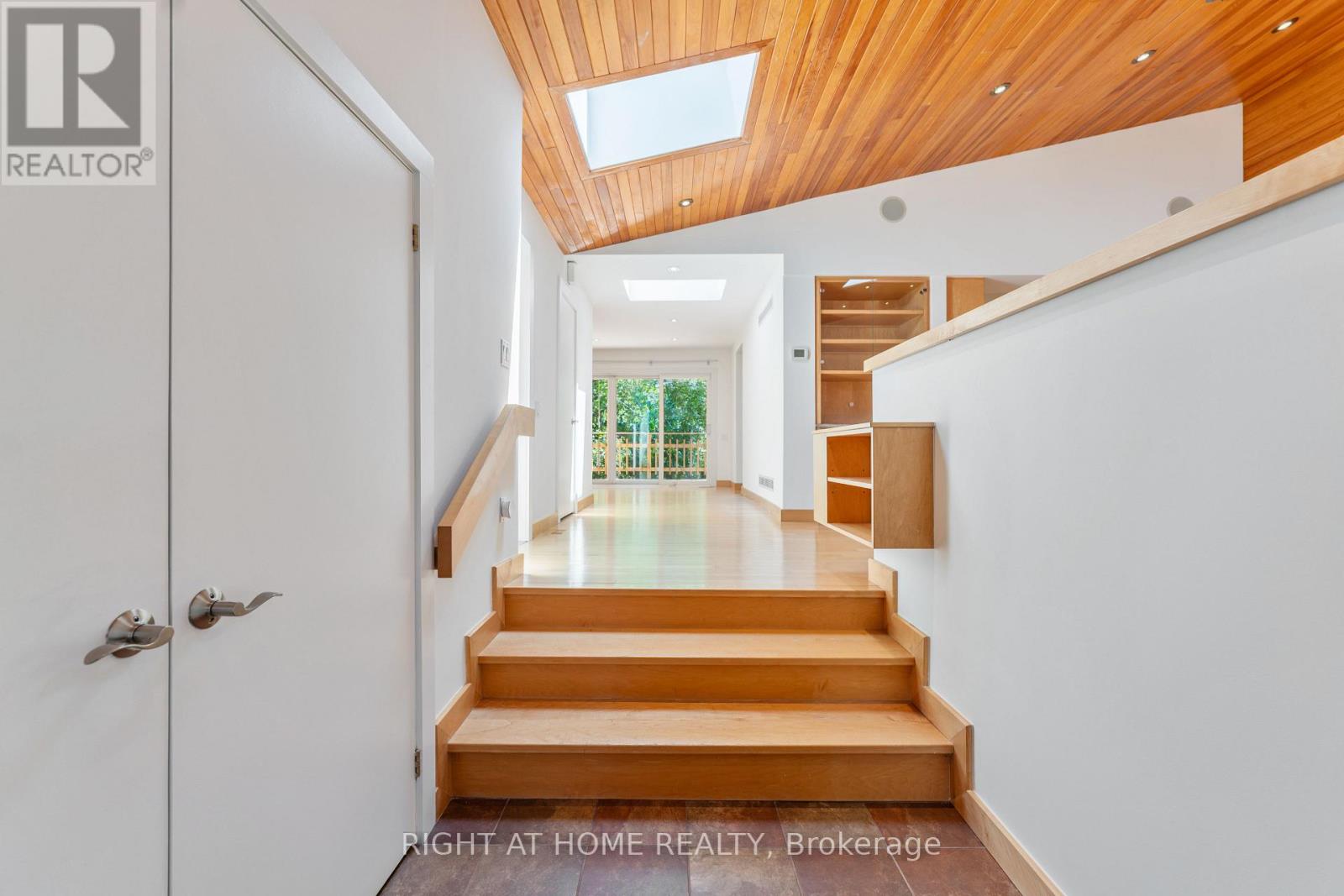49 Tottenham Road, Toronto, Ontario  M3C 2J5 - Photo 4 - C13704312