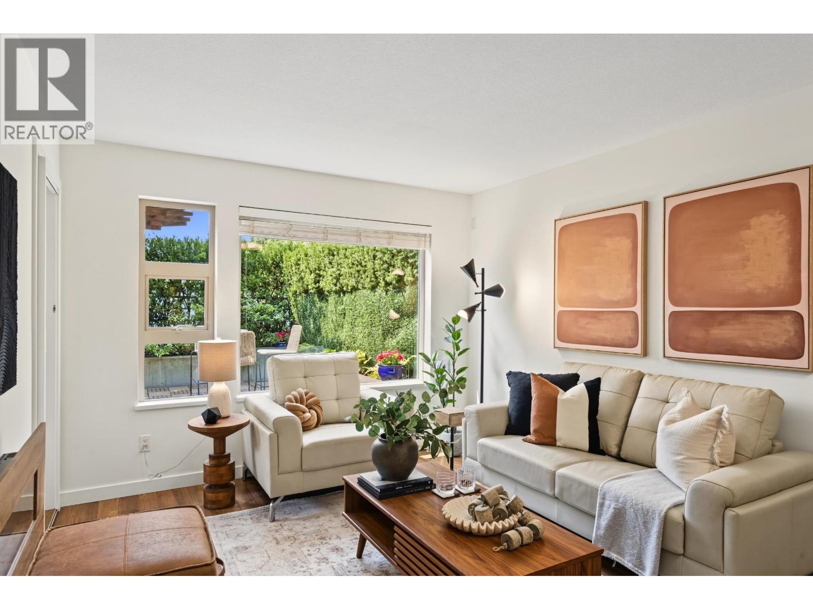 210 1677 LLOYD AVENUE, North Vancouver, British Columbia