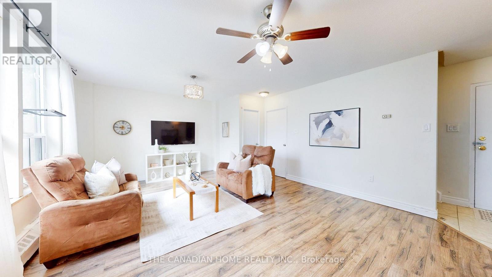 115 - 1055 A Forestwood Drive, Mississauga, Ontario  L5C 2T8 - Photo 2 - W13704302