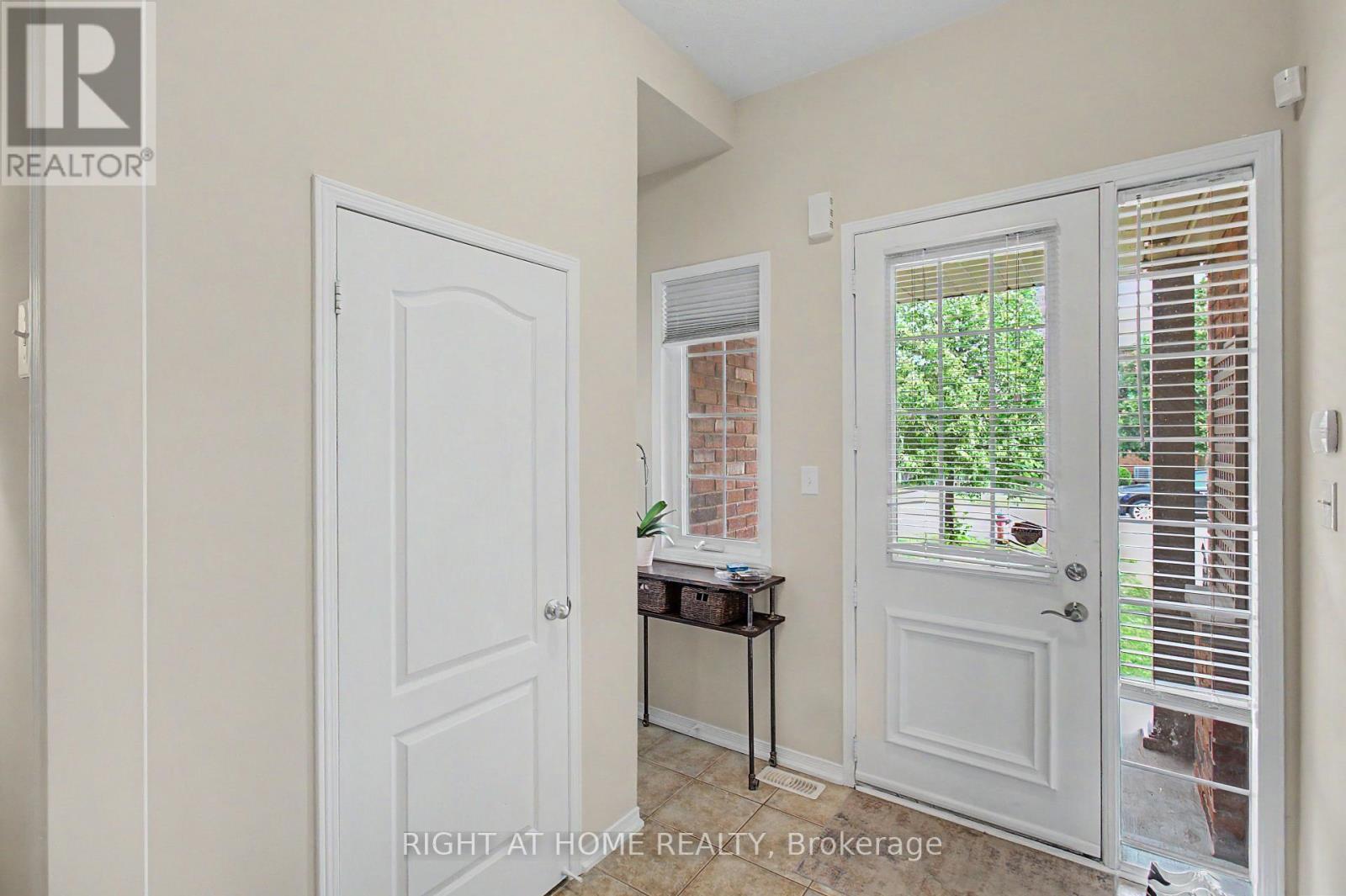 2051 Fiddlers Way, Oakville, Ontario  L6M 0M4 - Photo 4 - W13704306