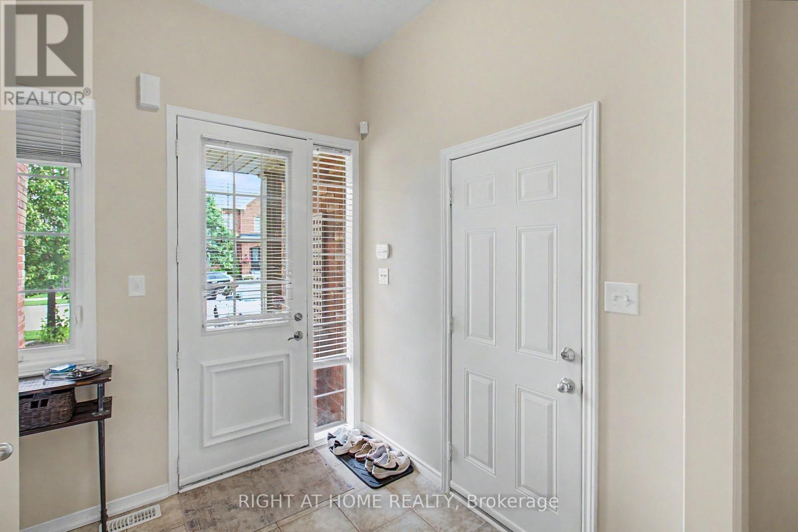 2051 Fiddlers Way, Oakville, Ontario  L6M 0M4 - Photo 5 - W13704306
