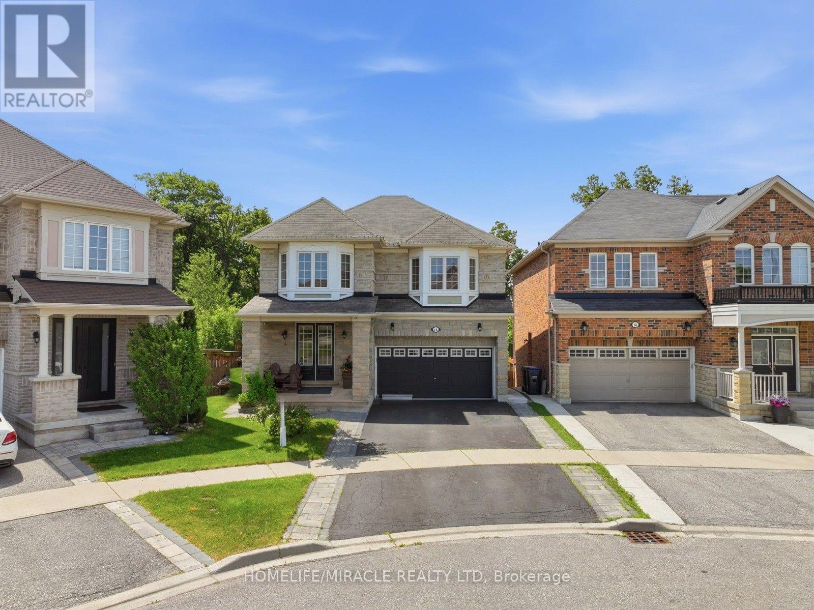 14 Adeline Court, Brampton, Ontario  L6Y 0W9 - Photo 2 - W13507782