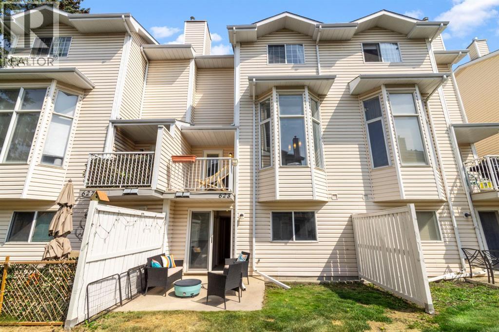 623 Hawkstone Manor Nw, Calgary, Alberta  T3G 3X2 - Photo 4 - A2335349