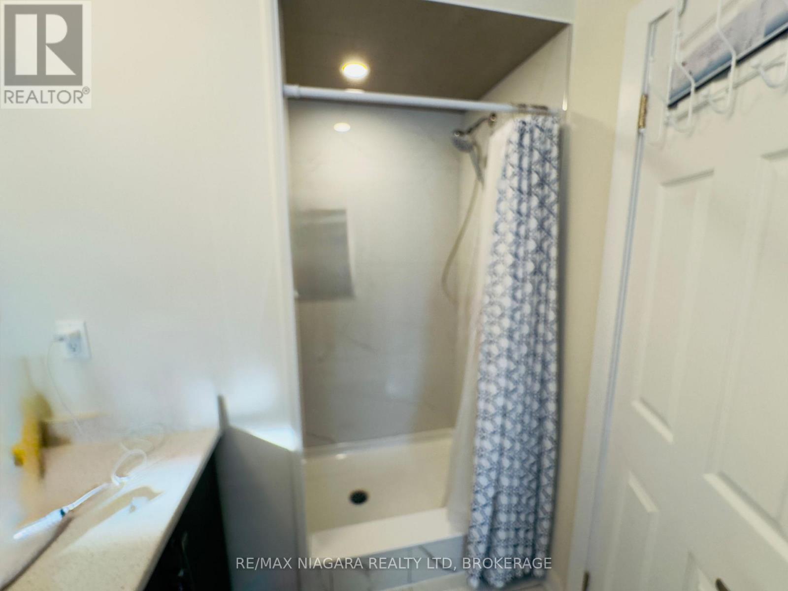Upper - 21 Keelson Street, Welland, Ontario  L3B 0M2 - Photo 6 - X13704304
