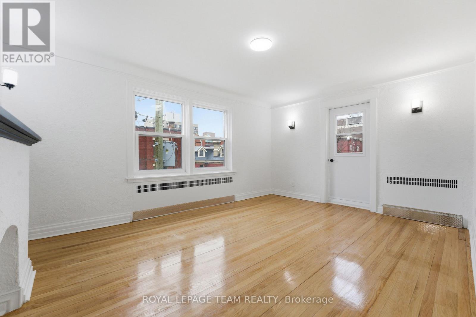 30 - 235 Cooper Street, Ottawa, Ontario  K2P 1L7 - Photo 2 - X13704350