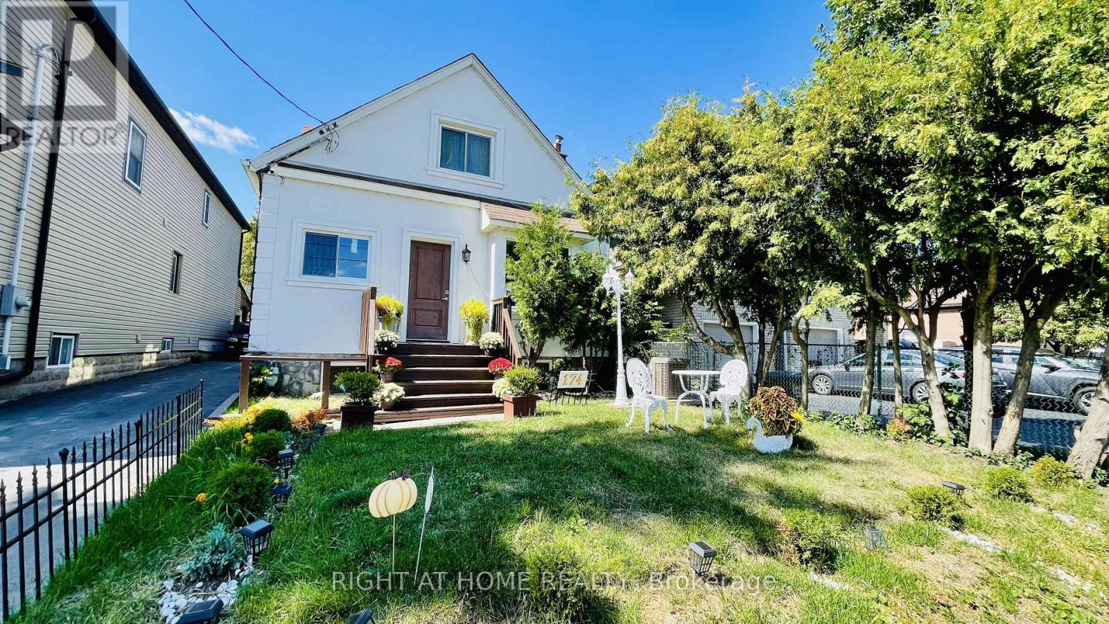 174 Aylesworth Avenue, Toronto (Birchcliffe-Cliffside), Ontario  M1N 2J6 - Photo 3 - E13704342