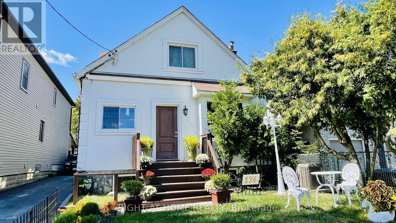 174 Aylesworth Avenue, Toronto (Birchcliffe-Cliffside), Ontario  M1N 2J6 - Photo 4 - E13704342