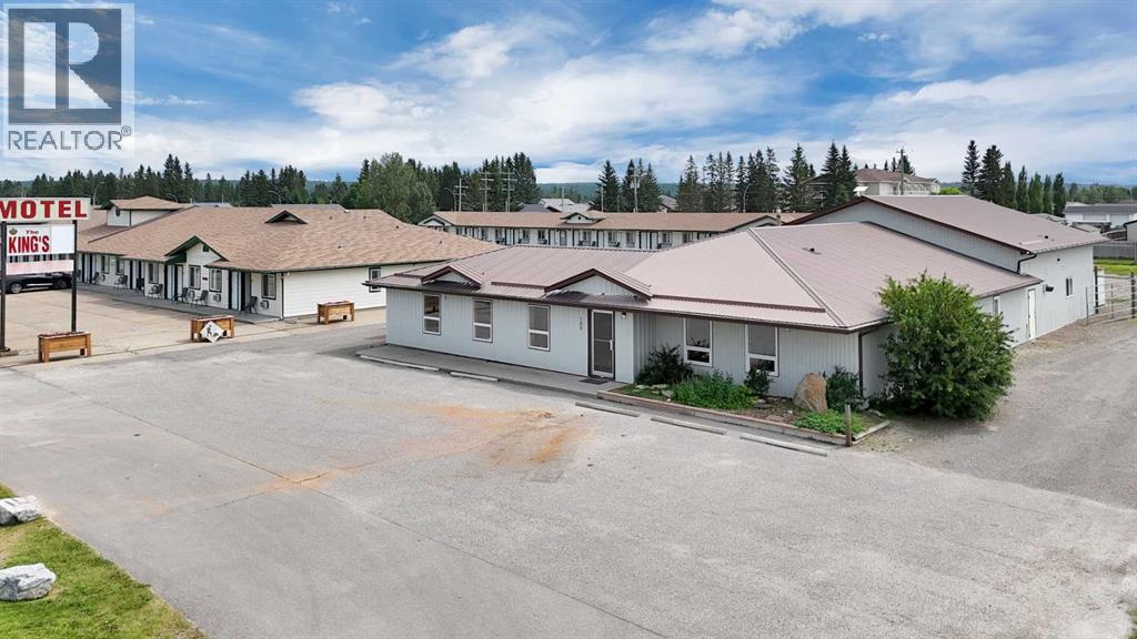 709 Main Avenue W, Sundre, Alberta T0M 1X0 - Photo 3 - A2337583