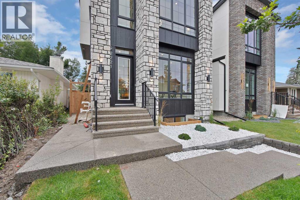 2221 Halifax Crescent NW, Calgary, Alberta  T2M 4E1 - Photo 4 - A2316566