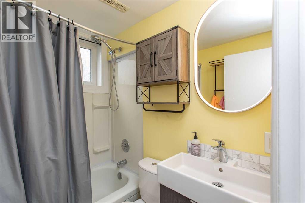 5709 49 Avenue, Lacombe, Alberta  T4L 1M4 - Photo 17 - A2335631