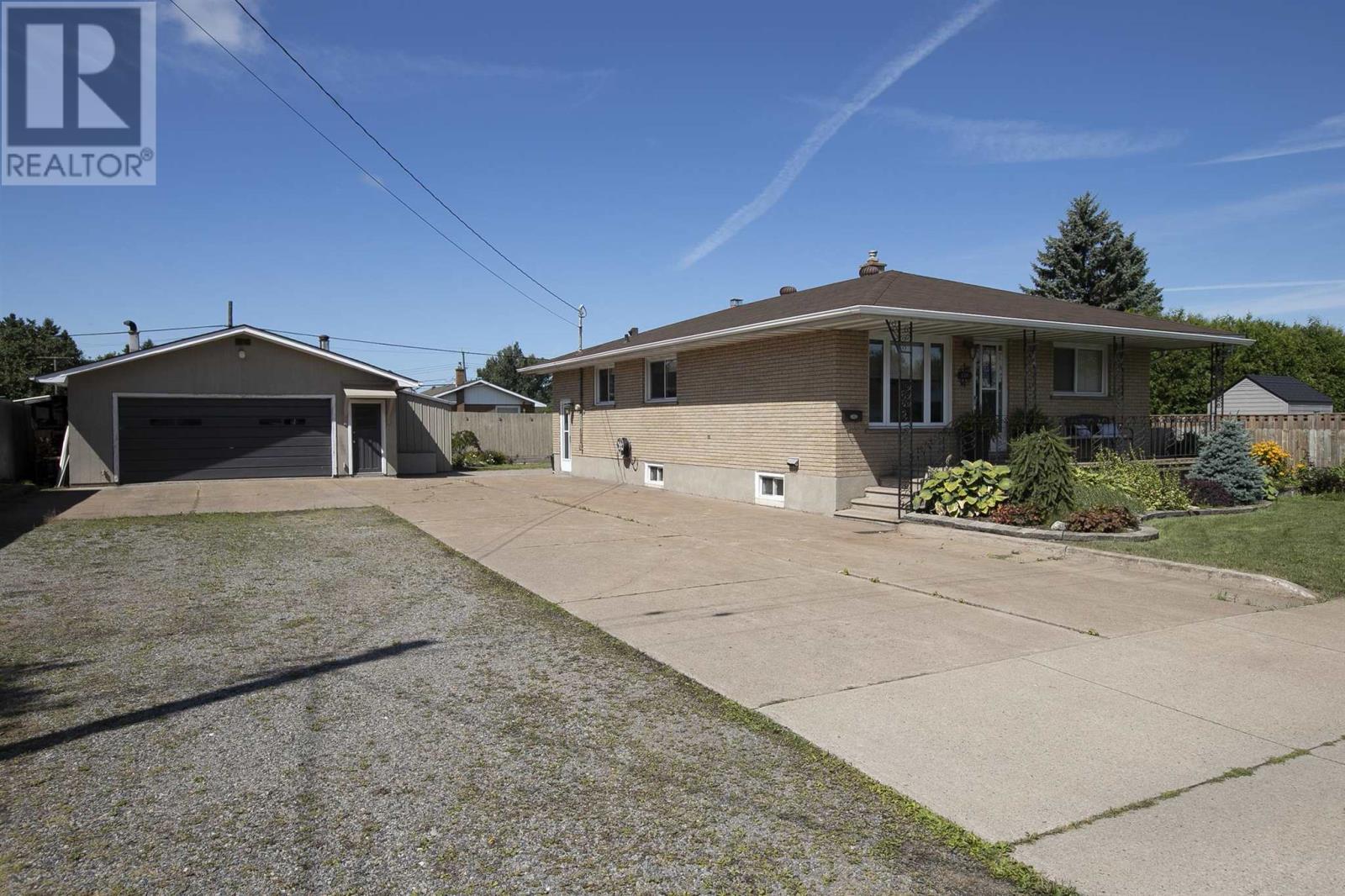 159 Mcfadden Ave, Sault Ste. Marie, Ontario  P6C 4T3 - Photo 3 - SM262209