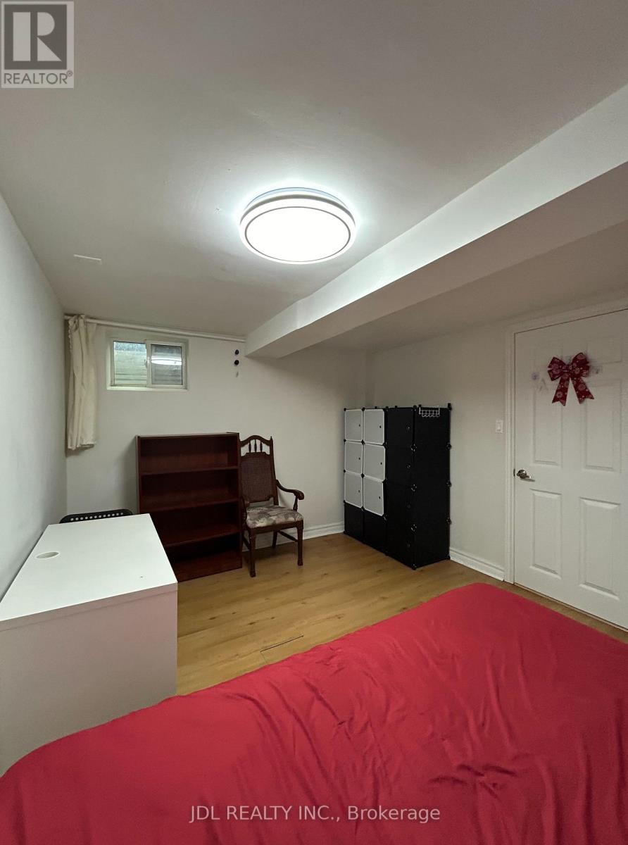 Master Bedroom Bsmt - 10 Apache Tr Trail, Toronto, Ontario  M2H 2H7 - Photo 8 - C13704416