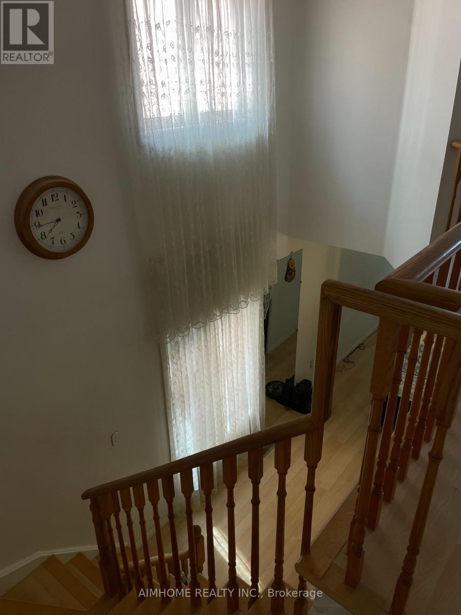 6928 Glory Court, Mississauga, Ontario  L5N 7E1 - Photo 13 - W13704404