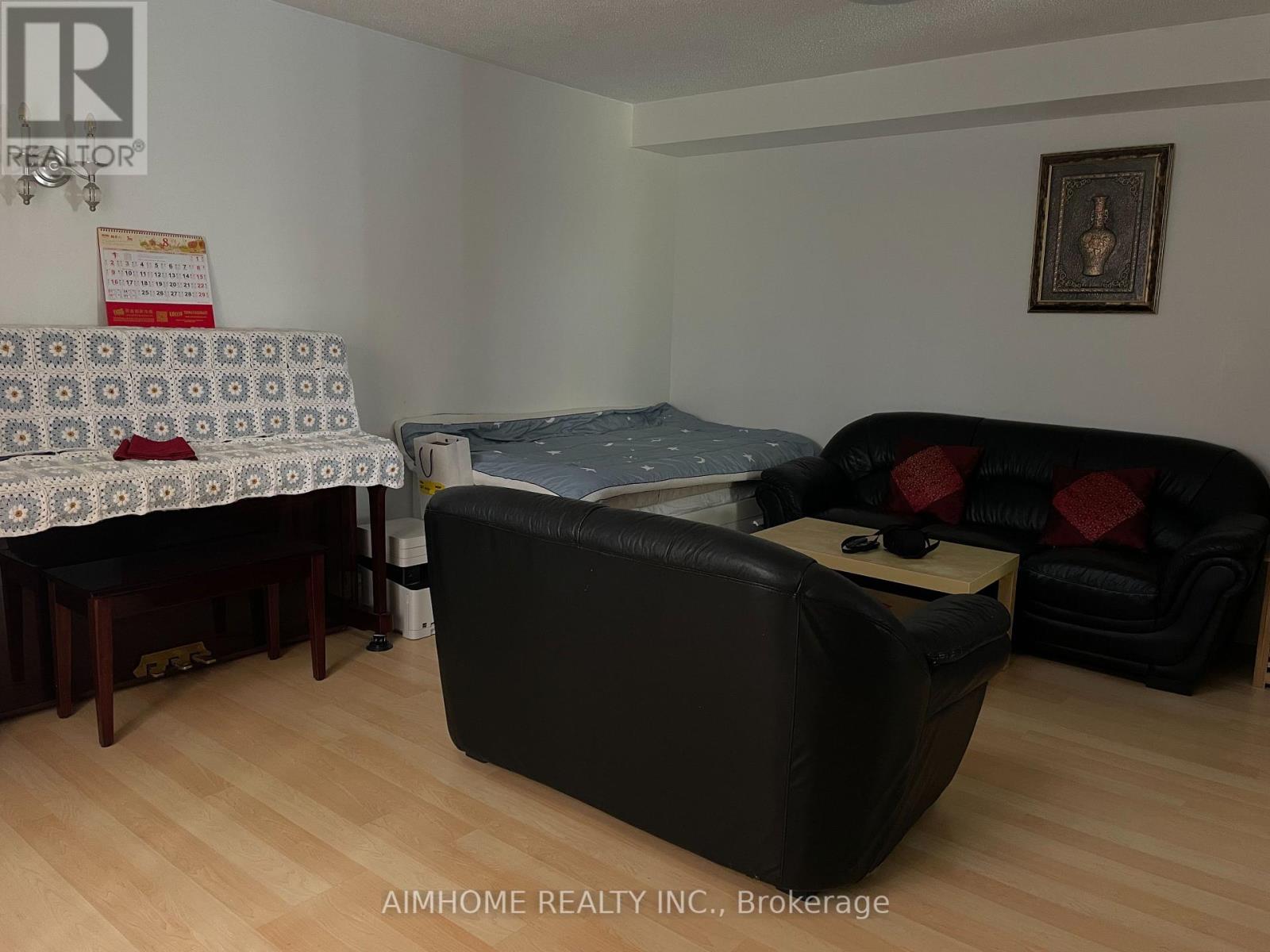 6928 Glory Court, Mississauga, Ontario  L5N 7E1 - Photo 4 - W13704404
