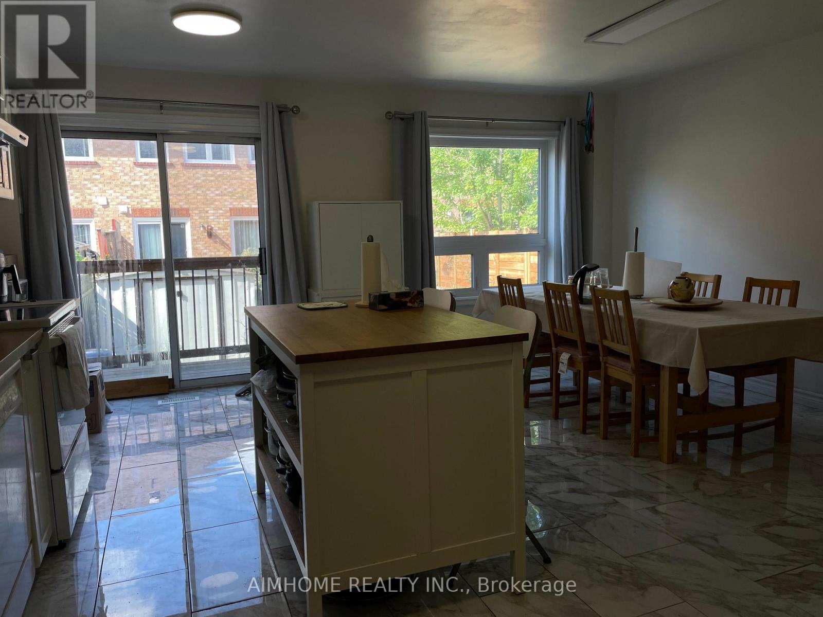 6928 Glory Court, Mississauga, Ontario  L5N 7E1 - Photo 7 - W13704404