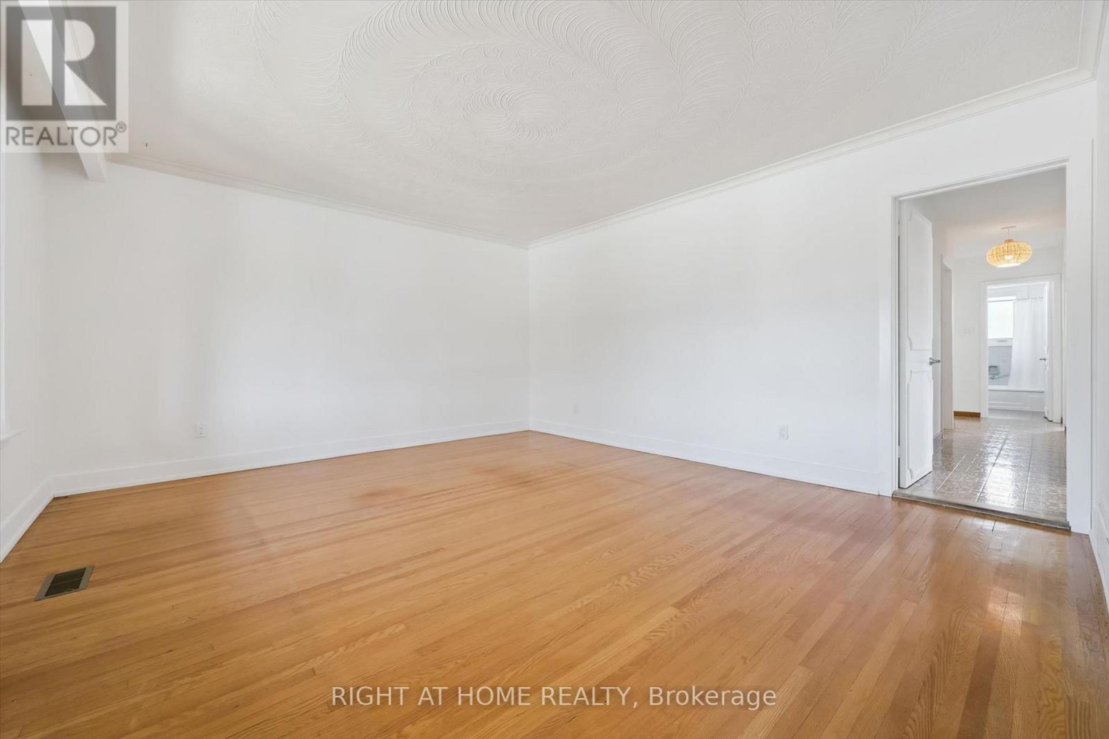 27 Jocada Road, Toronto, Ontario  M6L 2J4 - Photo 12 - W13704406