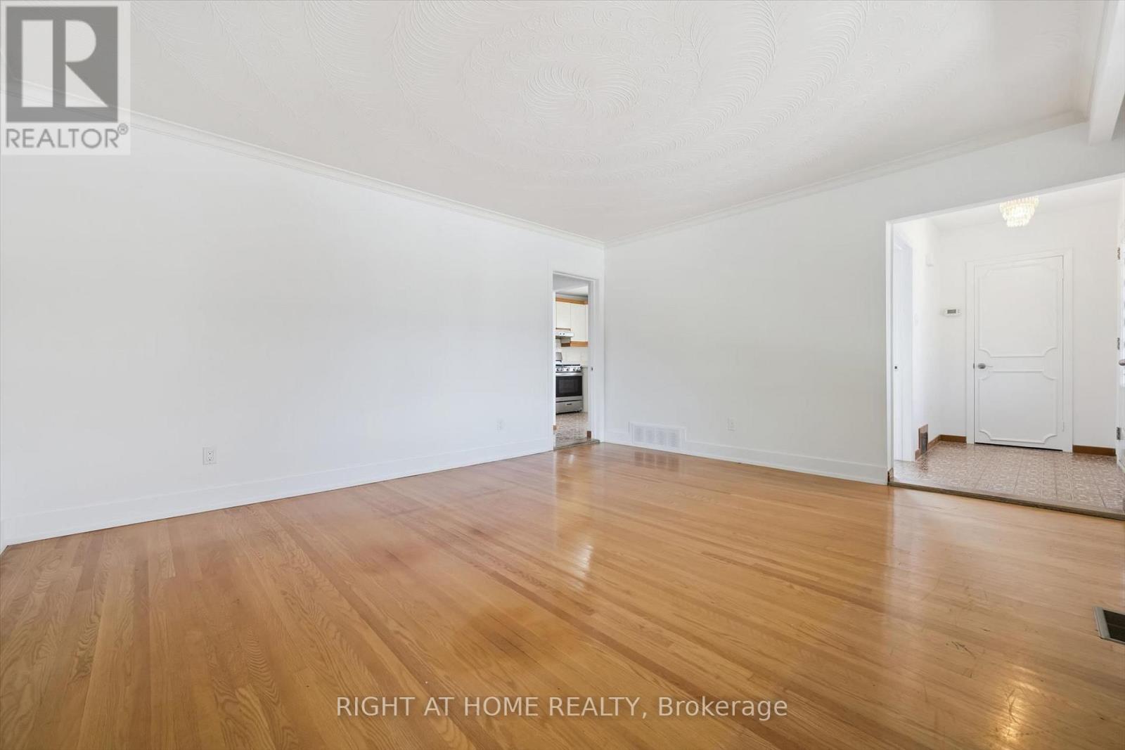 27 Jocada Road, Toronto, Ontario  M6L 2J4 - Photo 13 - W13704406