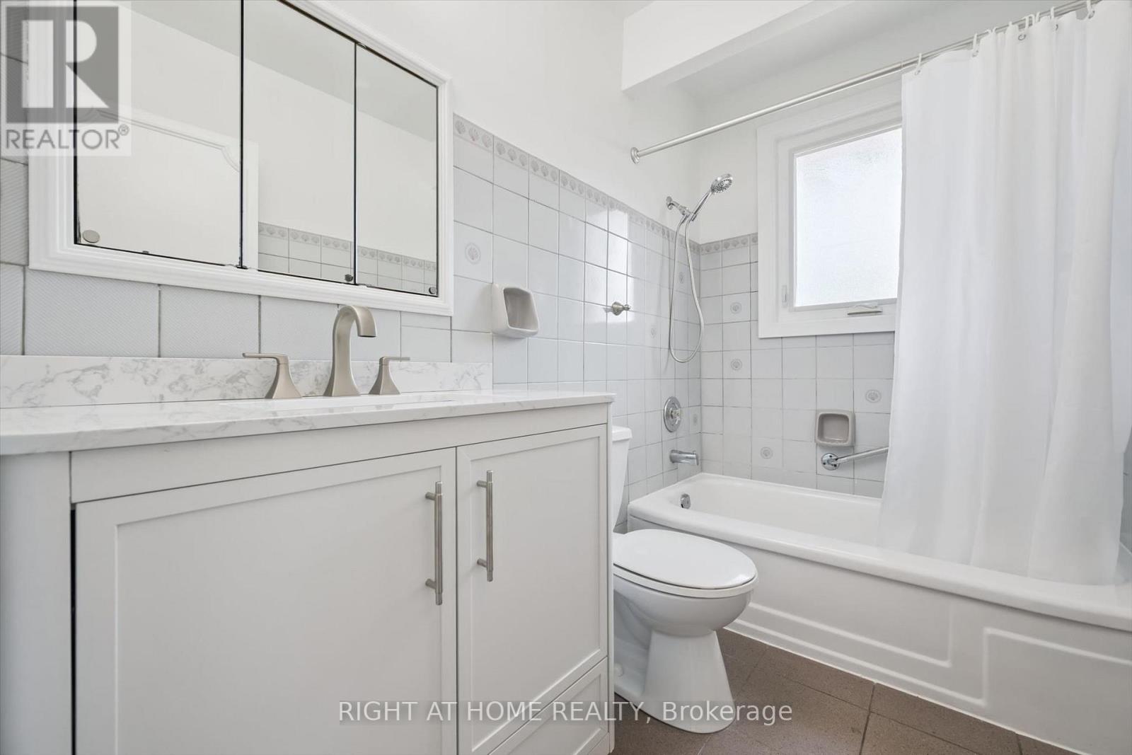 27 Jocada Road, Toronto, Ontario  M6L 2J4 - Photo 15 - W13704406
