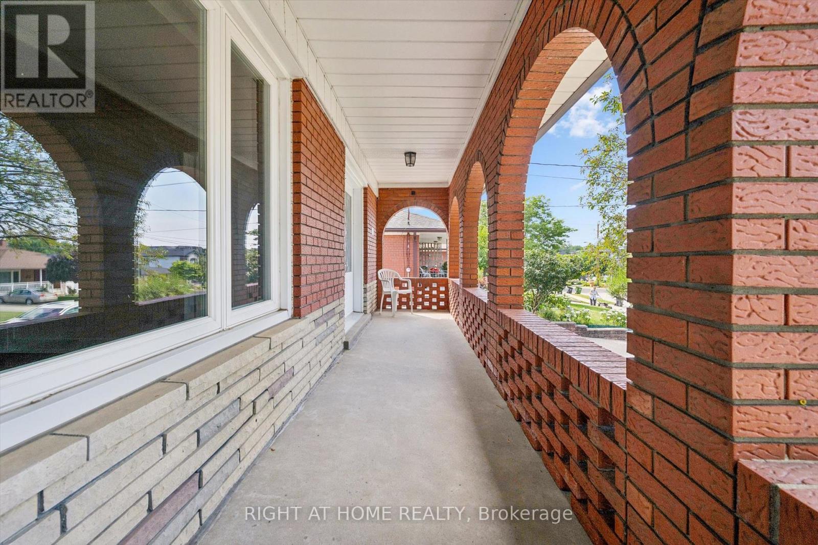 27 Jocada Road, Toronto, Ontario  M6L 2J4 - Photo 4 - W13704406