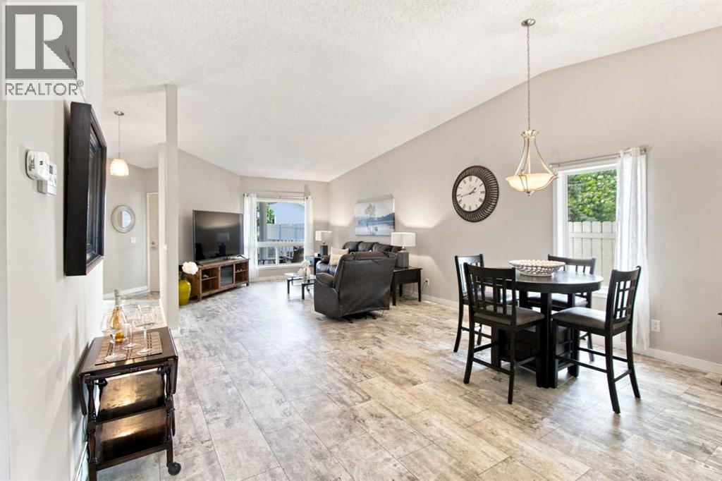 75 Lincoln Manor Sw, Calgary, Alberta T3E 7E3 - Photo 9 - A2339417