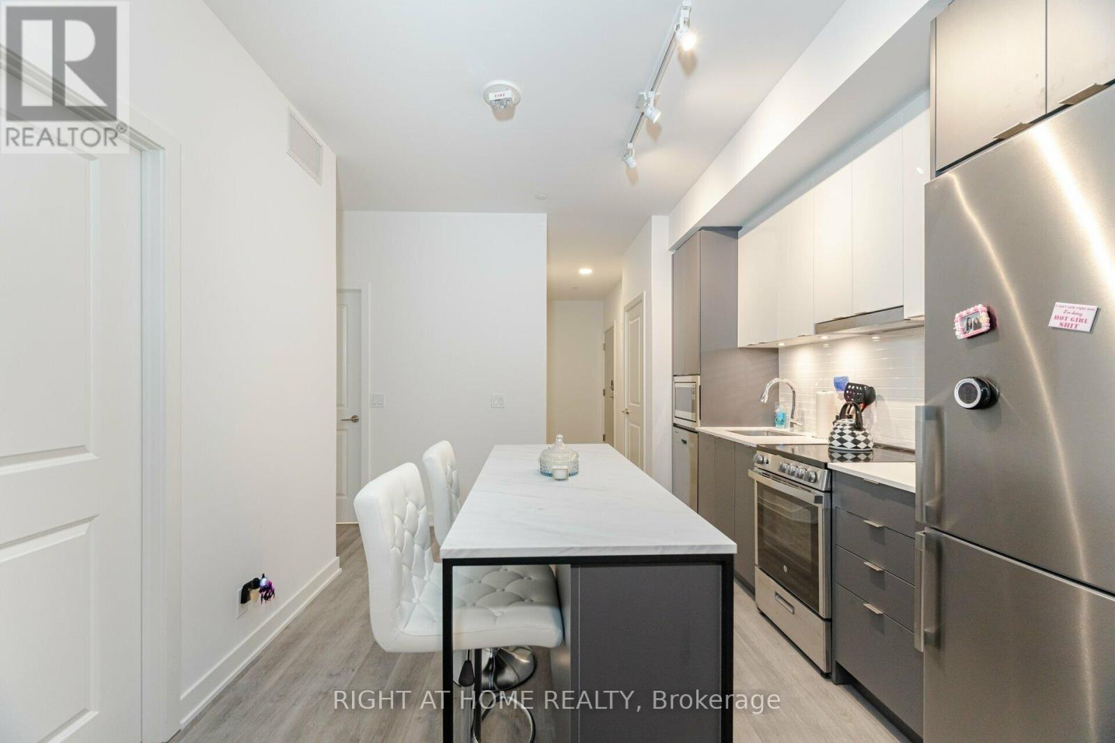 226 - 50 Upper Mall Way, Vaughan, Ontario  L4J 0L8 - Photo 10 - N13704428