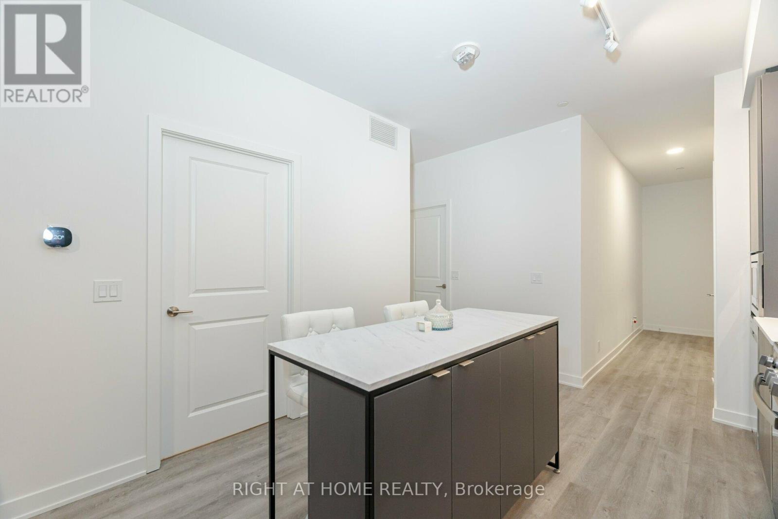 226 - 50 Upper Mall Way, Vaughan, Ontario  L4J 0L8 - Photo 11 - N13704428