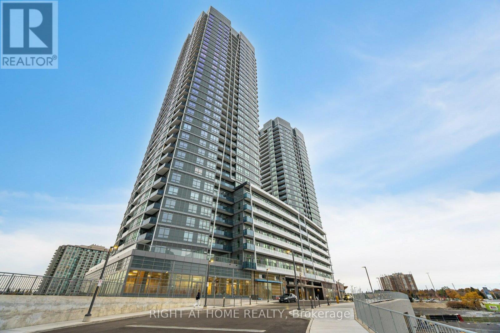 226 - 50 Upper Mall Way, Vaughan, Ontario  L4J 0L8 - Photo 2 - N13704428