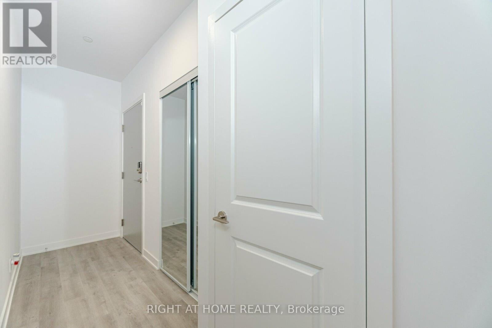 226 - 50 Upper Mall Way, Vaughan, Ontario  L4J 0L8 - Photo 5 - N13704428
