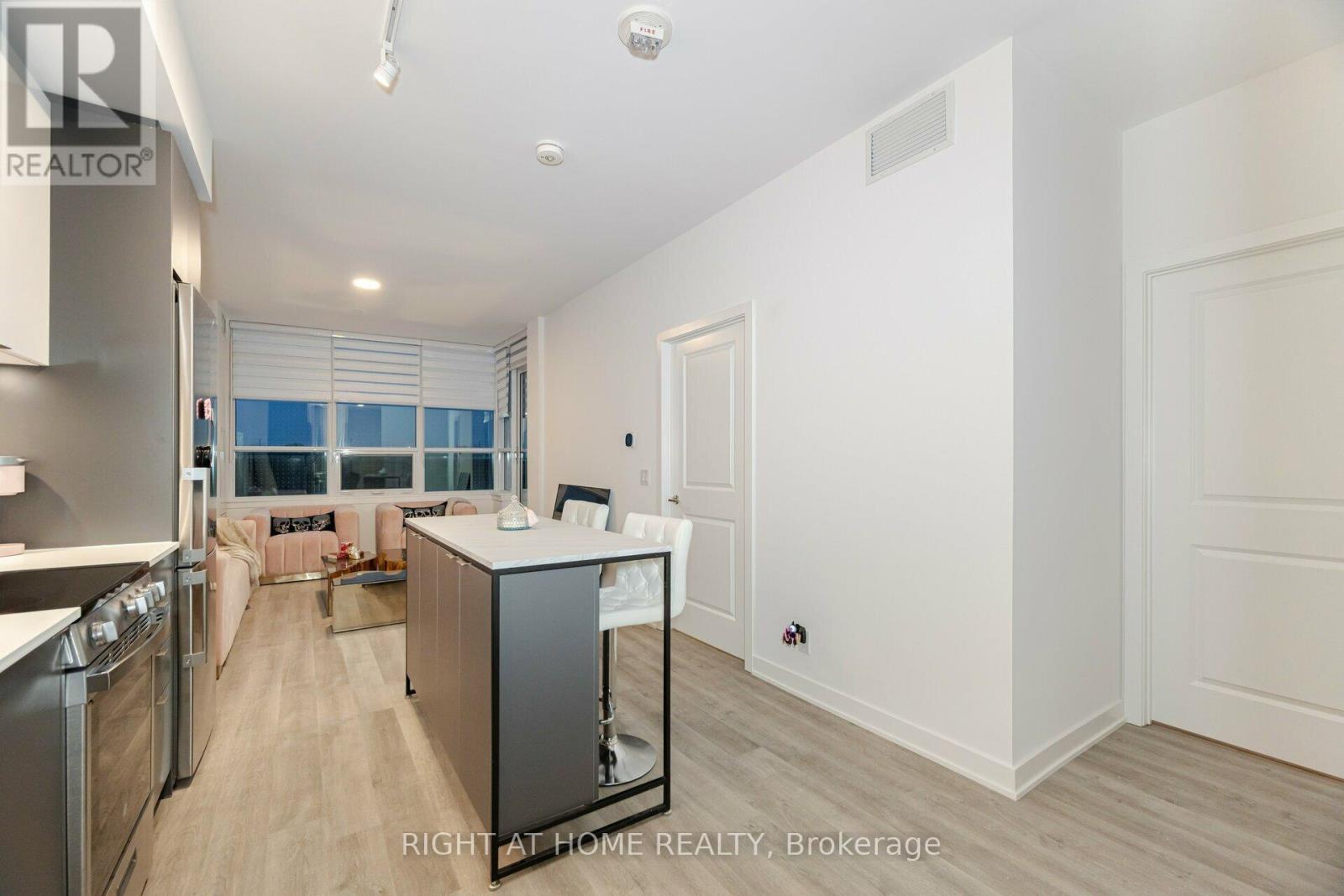 226 - 50 Upper Mall Way, Vaughan, Ontario  L4J 0L8 - Photo 7 - N13704428