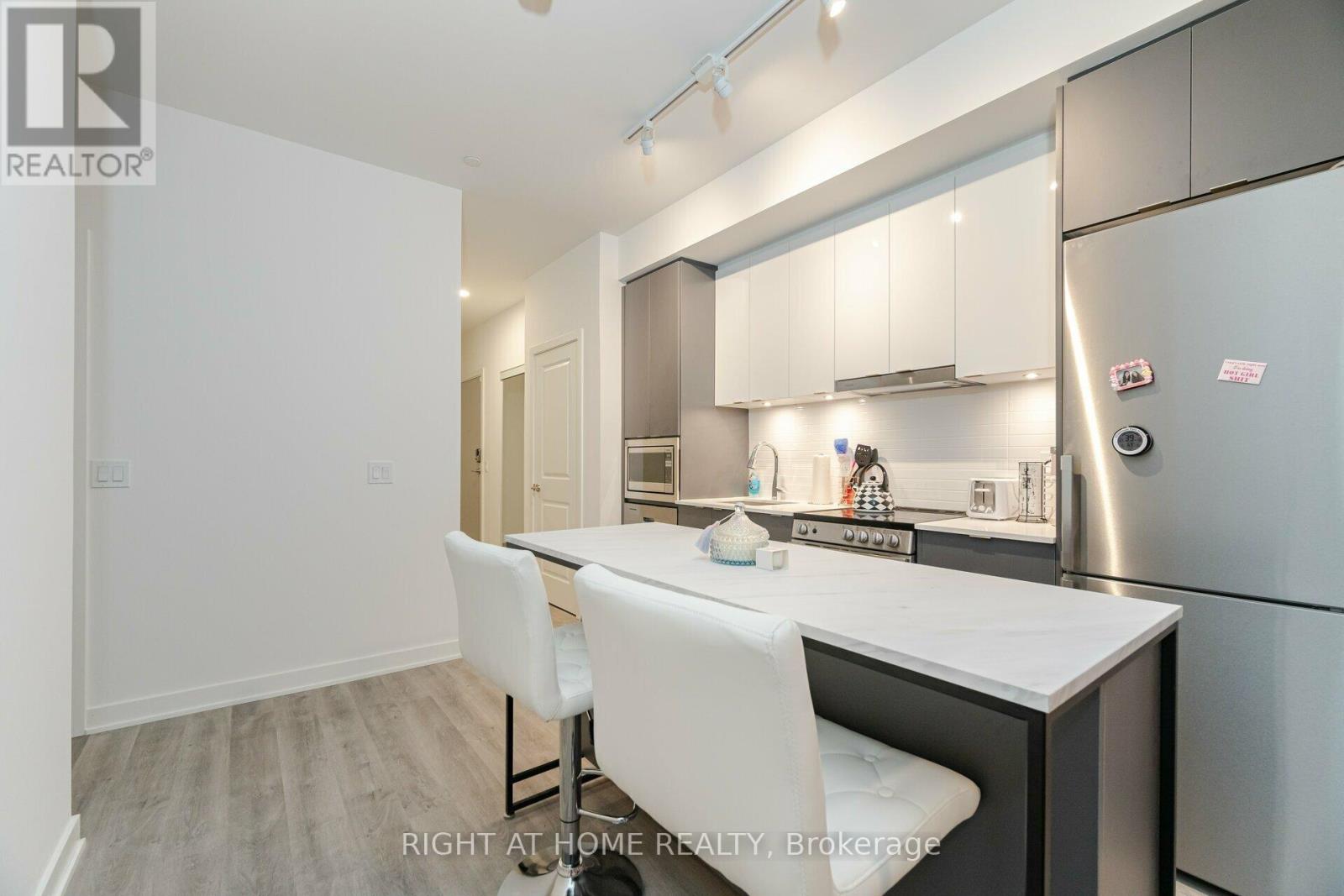 226 - 50 Upper Mall Way, Vaughan, Ontario  L4J 0L8 - Photo 9 - N13704428