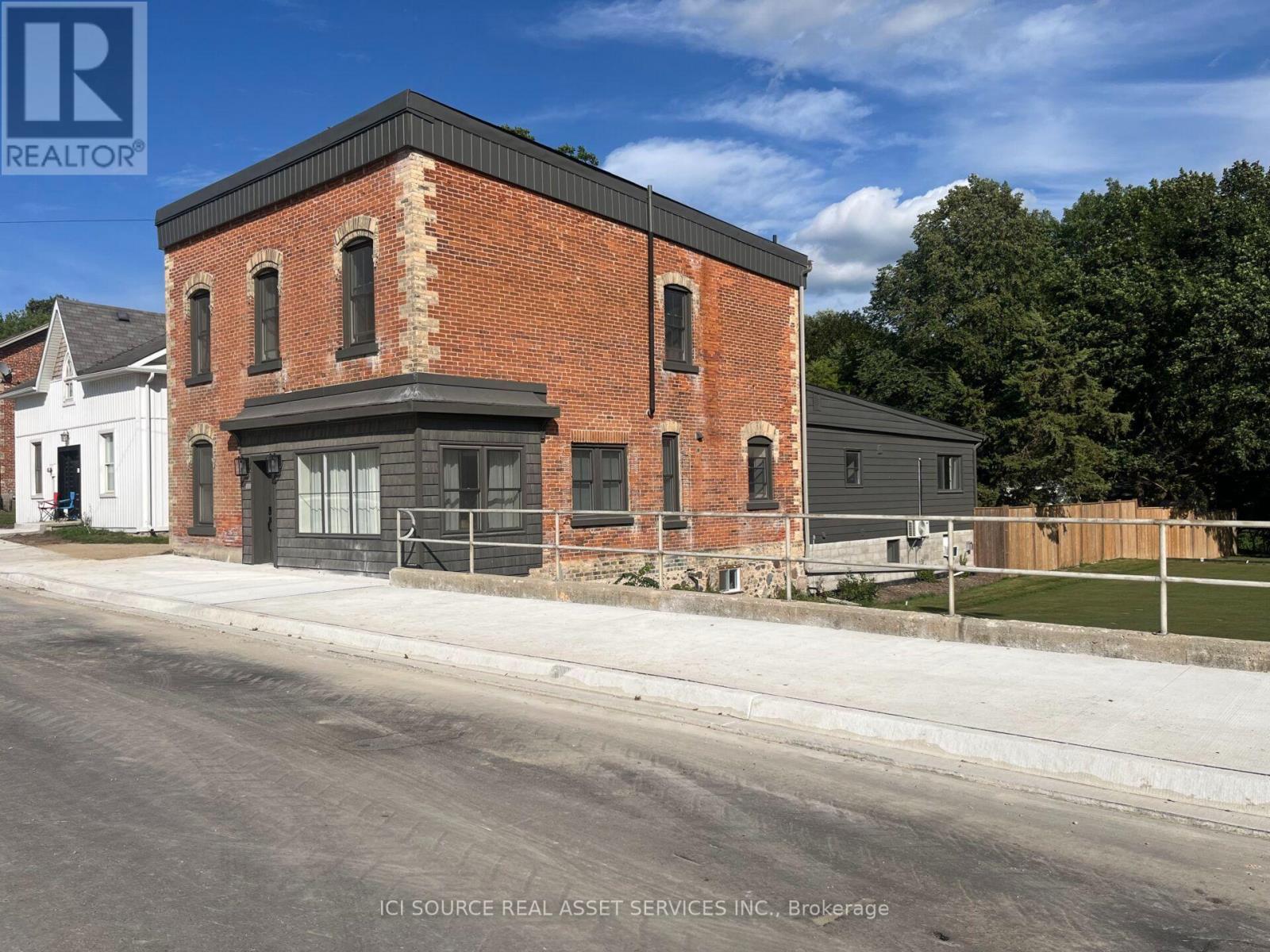 27 Arthur Street W, Minto, Ontario  N0G 1Z0 - Photo 2 - X13698980