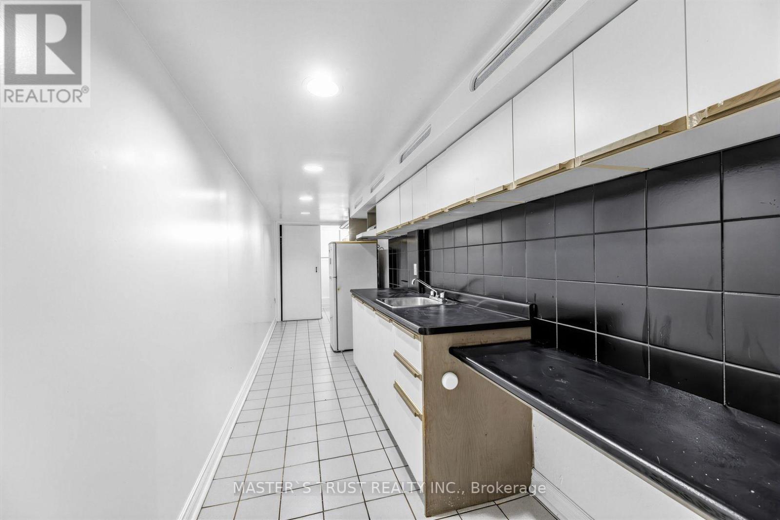 Bsmt - 140 Davisville Avenue, Toronto, Ontario  M4S 1E8 - Photo 11 - C13704444