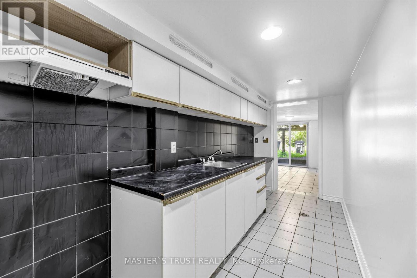 Bsmt - 140 Davisville Avenue, Toronto, Ontario  M4S 1E8 - Photo 12 - C13704444