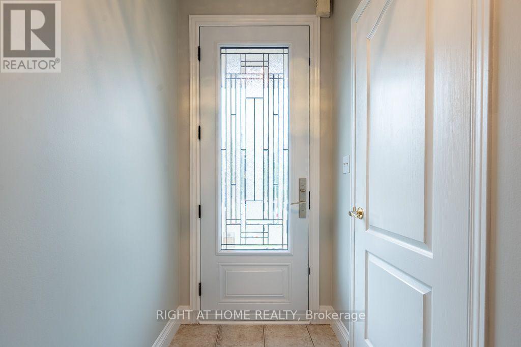 27 Panorama Way, Hamilton, Ontario  L8E 6C6 - Photo 4 - X13700058