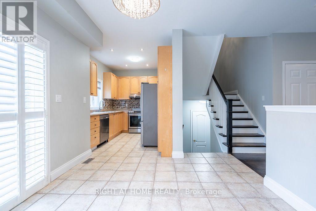 27 Panorama Way, Hamilton, Ontario  L8E 6C6 - Photo 8 - X13700058