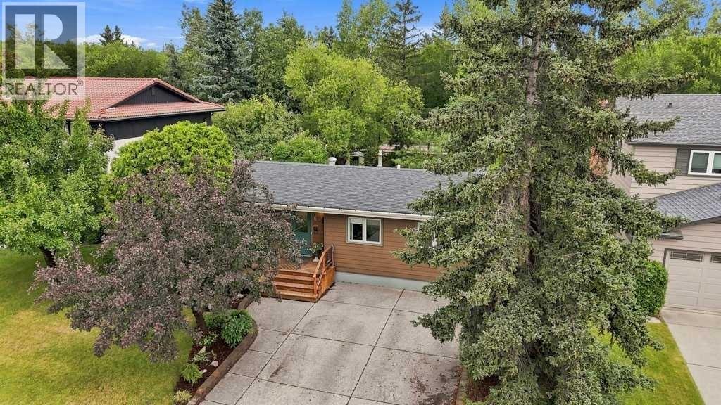 6 Varcourt Place Nw, Calgary, Alberta  T3A 0G8 - Photo 3 - A2281564