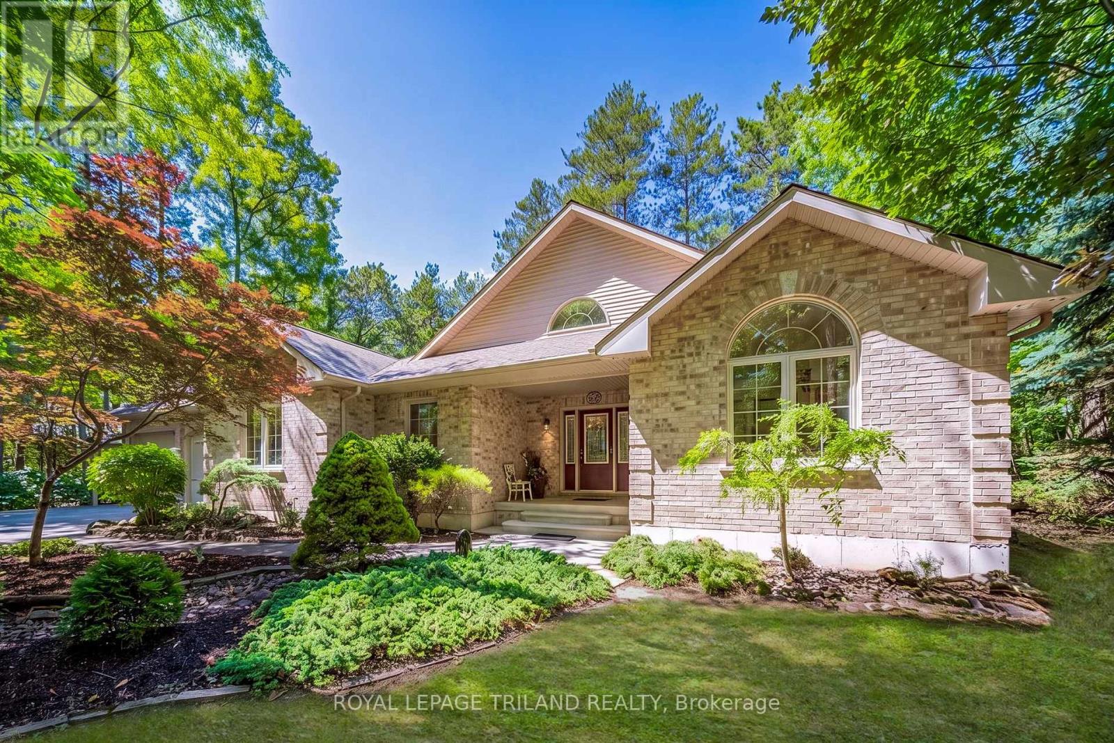9958 Riverview Road, Lambton Shores, Ontario  N0M 1T0 - Photo 10 - X13704458