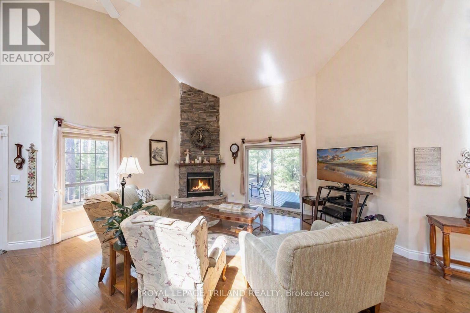 9958 Riverview Road, Lambton Shores, Ontario  N0M 1T0 - Photo 14 - X13704458